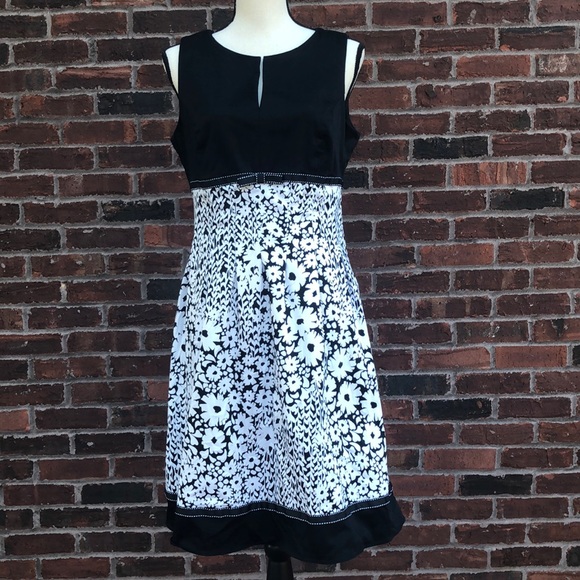 Perceptions Dresses & Skirts - Perceptions Fit and Flair Floral Dress Sz 12P